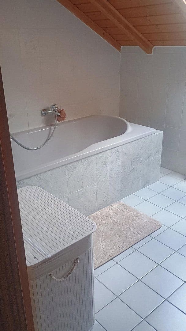 Prenájom bytu 3-izbový 110 m², Kreuzstr. 3A, Rinteln, Dolné Sasko Prenájom bytu 3-izbový 110 m², Kreuzstr. 3A, Rinteln, Dolné Sasko