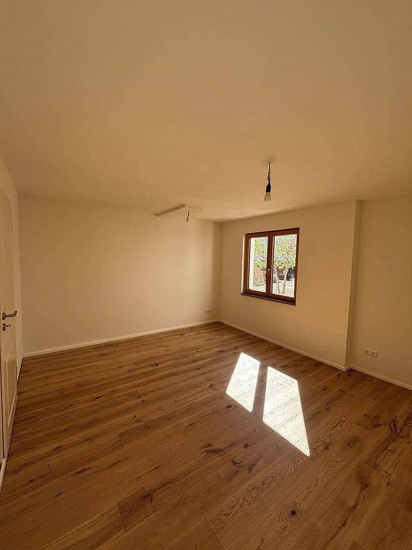 Prenájom bytu 3-izbový 133 m², Niefern-Öschelbronn, Bádensko-Wurttembersko Prenájom bytu 3-izbový 133 m², Niefern-Öschelbronn, Bádensko-Wurttembersko