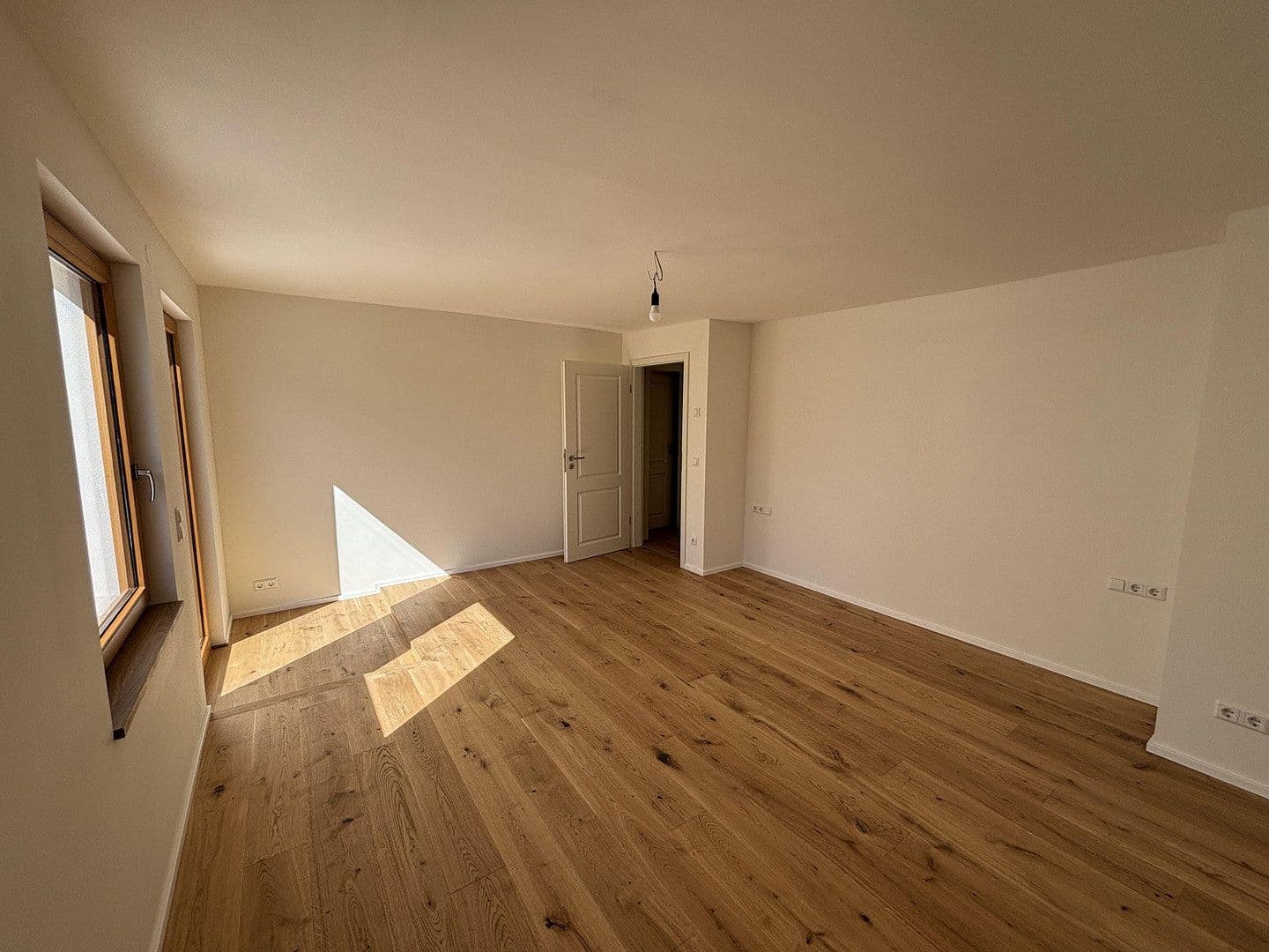 Prenájom bytu 3-izbový 133 m², Niefern-Öschelbronn, Bádensko-Wurttembersko Prenájom bytu 3-izbový 133 m², Niefern-Öschelbronn, Bádensko-Wurttembersko
