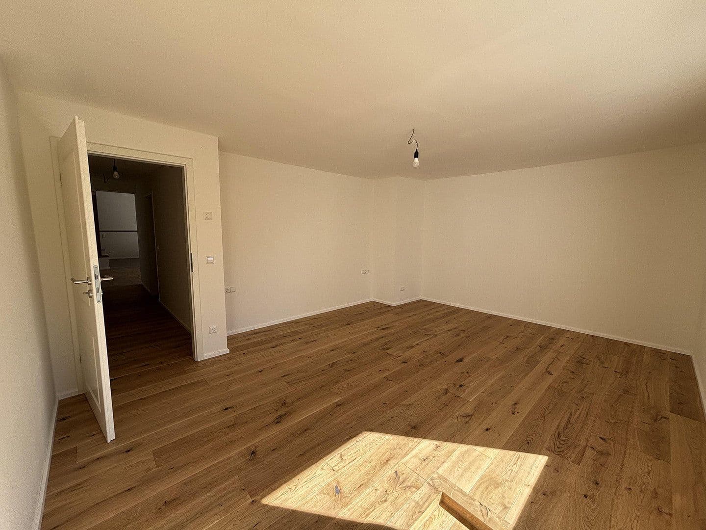 Prenájom bytu 3-izbový 133 m², Niefern-Öschelbronn, Bádensko-Wurttembersko Prenájom bytu 3-izbový 133 m², Niefern-Öschelbronn, Bádensko-Wurttembersko