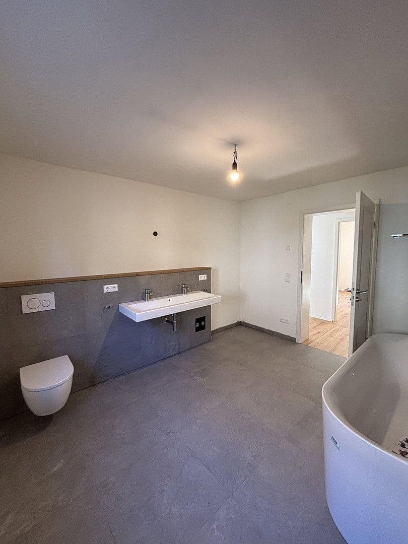 Prenájom bytu 3-izbový 133 m², Niefern-Öschelbronn, Bádensko-Wurttembersko Prenájom bytu 3-izbový 133 m², Niefern-Öschelbronn, Bádensko-Wurttembersko