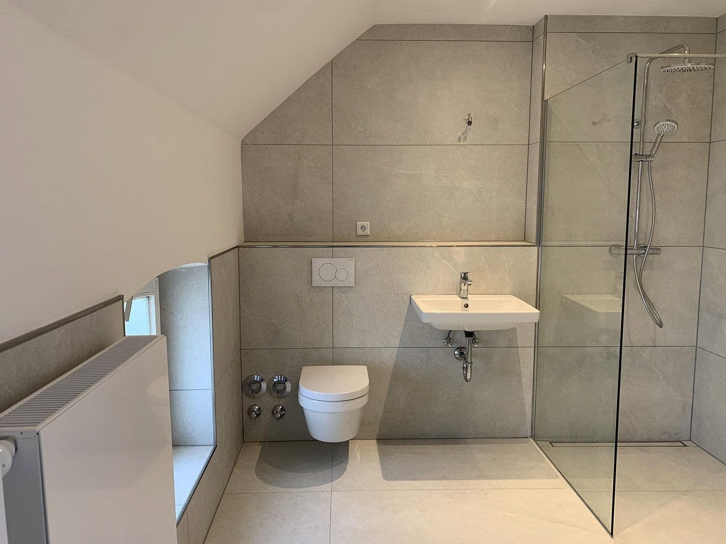 Prenájom bytu 4-izbový 92 m², Burscheider Str. 106b, Leverkusen, Severné Porýnie - Westfálsko Prenájom bytu 4-izbový 92 m², Burscheider Str. 106b, Leverkusen, Severné Porýnie - Westfálsko