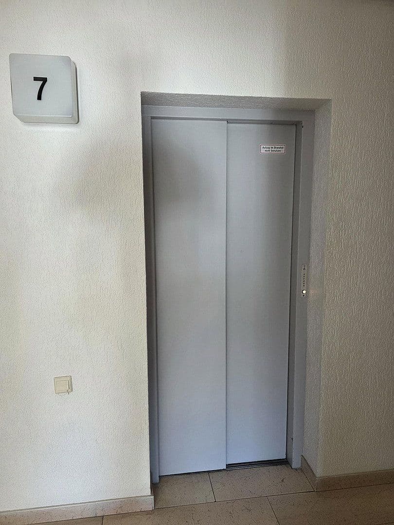 Prenájom bytu 3-izbový 100 m², Katharinenstraße 6, Essen, Severné Porýnie - Westfálsko Prenájom bytu 3-izbový 100 m², Katharinenstraße 6, Essen, Severné Porýnie - Westfálsko