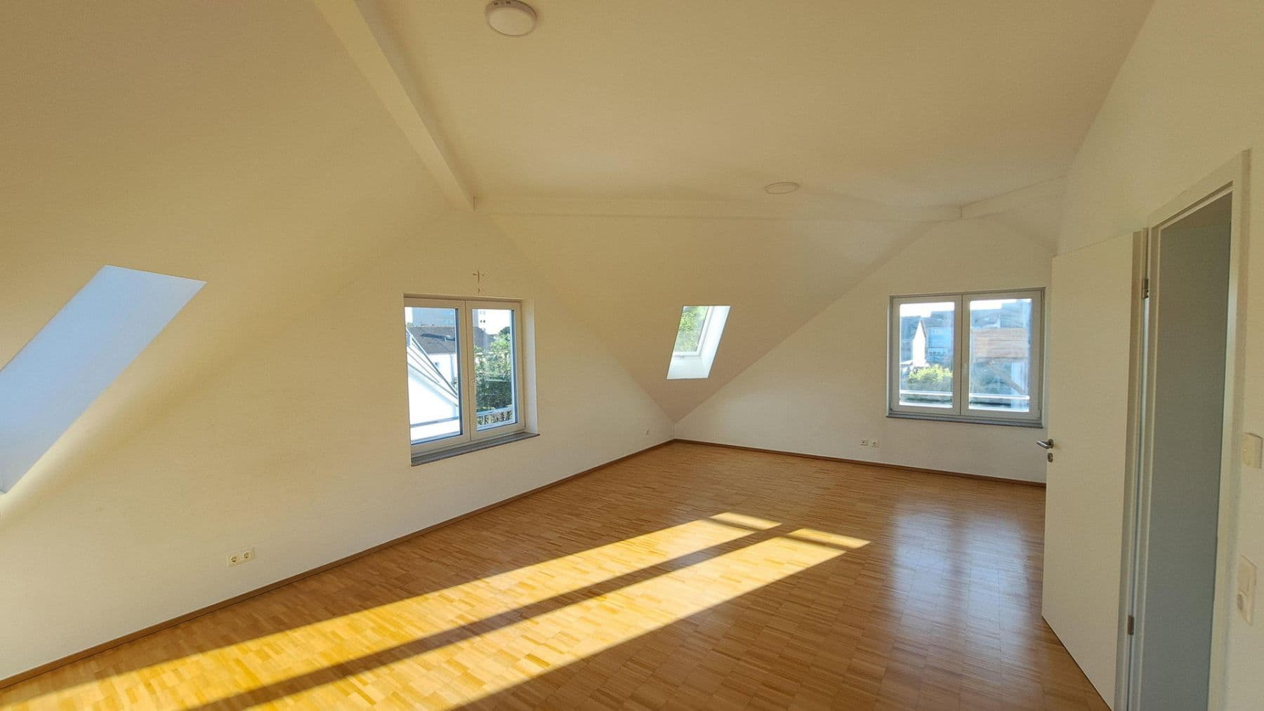 Predaj domu 205 m², pozemok 300 m², Am Dreispitz 30, Aschaffenburg, Bavorsko Predaj domu 205 m², pozemok 300 m², Am Dreispitz 30, Aschaffenburg, Bavorsko
