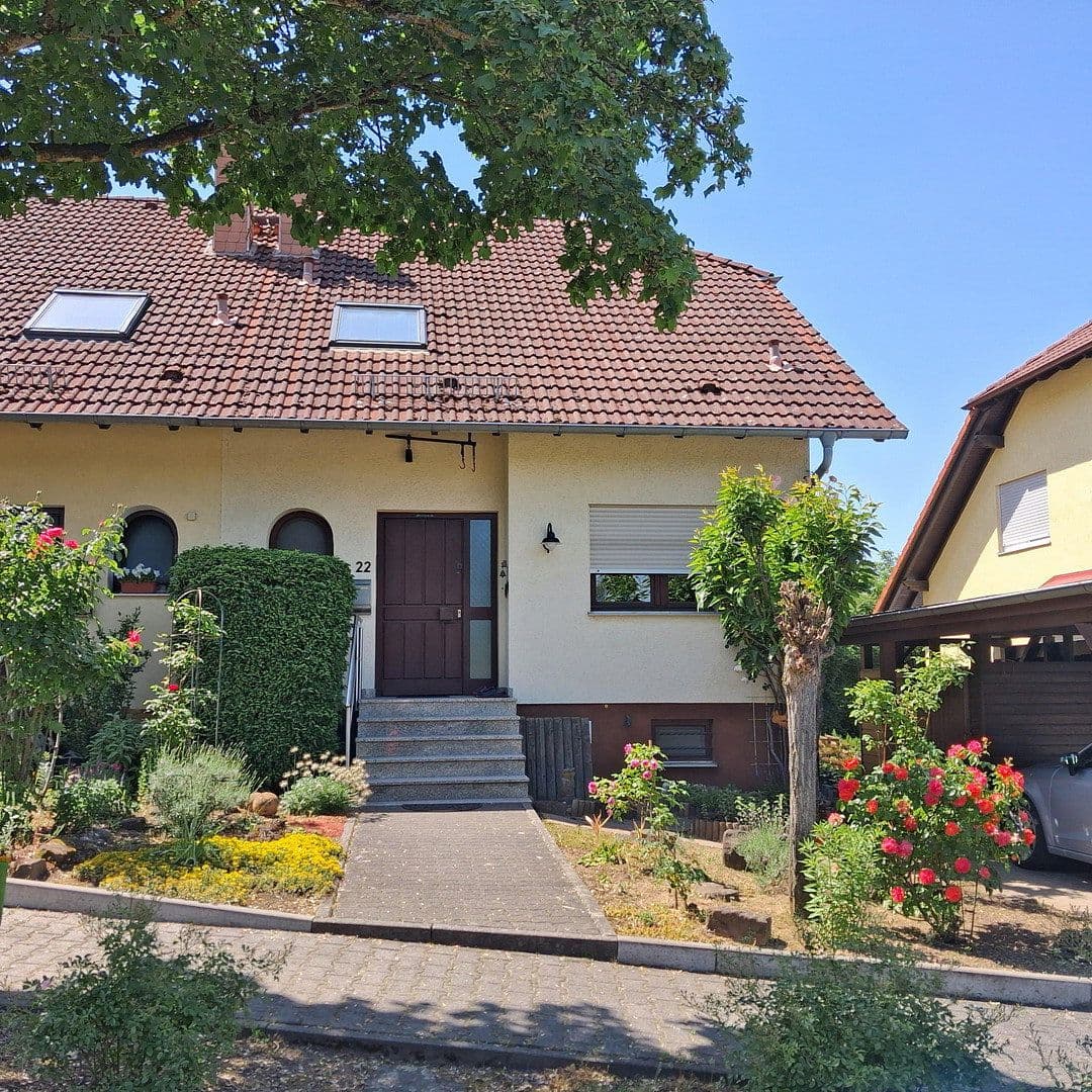 Predaj domu 154 m², pozemok 376 m², Gelnhausen, Hesensko Predaj domu 154 m², pozemok 376 m², Gelnhausen, Hesensko
