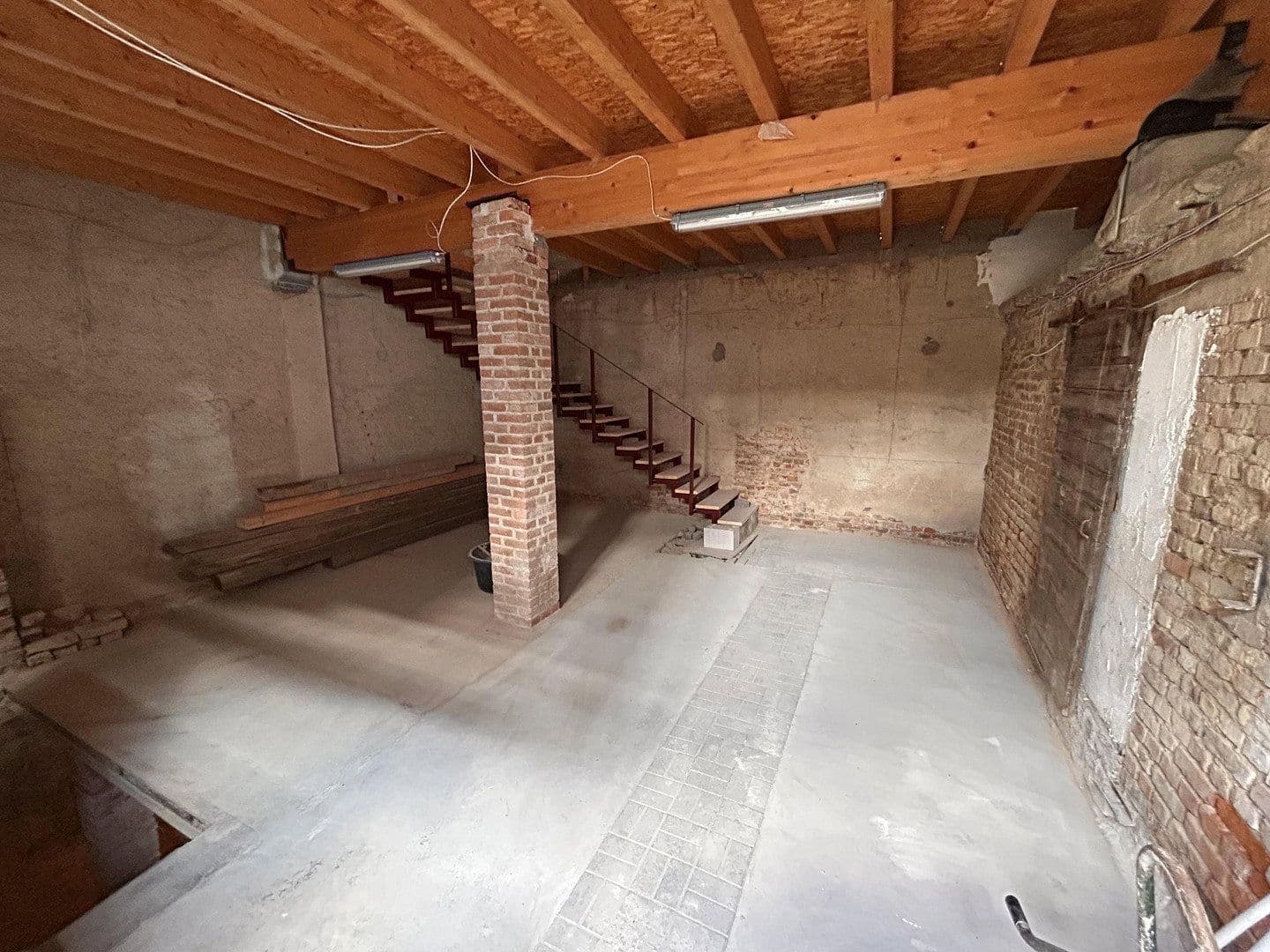 Prenájom nebytového priestoru 129 m², Hornauer Straße, Kelkheim (Taunus), Hesensko Prenájom nebytového priestoru 129 m², Hornauer Straße, Kelkheim (Taunus), Hesensko
