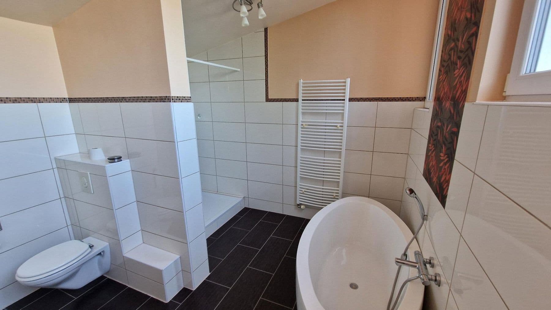 Predaj domu 210 m², pozemok 1.451 m², Am Kirschberg 29, Worms, Porýnie-Falcko Predaj domu 210 m², pozemok 1.451 m², Am Kirschberg 29, Worms, Porýnie-Falcko