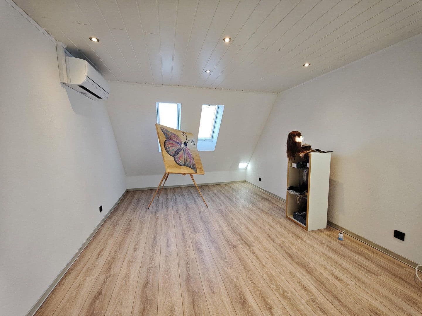 Predaj domu 404 m², pozemok 416 m², Tiefenbronn, Bádensko-Wurttembersko Predaj domu 404 m², pozemok 416 m², Tiefenbronn, Bádensko-Wurttembersko