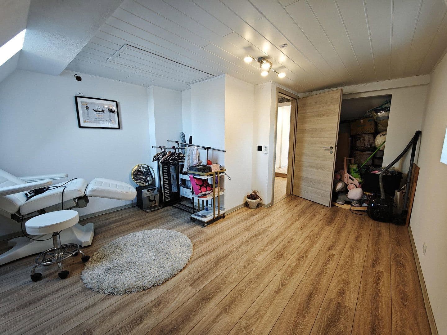 Predaj domu 404 m², pozemok 416 m², Tiefenbronn, Bádensko-Wurttembersko Predaj domu 404 m², pozemok 416 m², Tiefenbronn, Bádensko-Wurttembersko