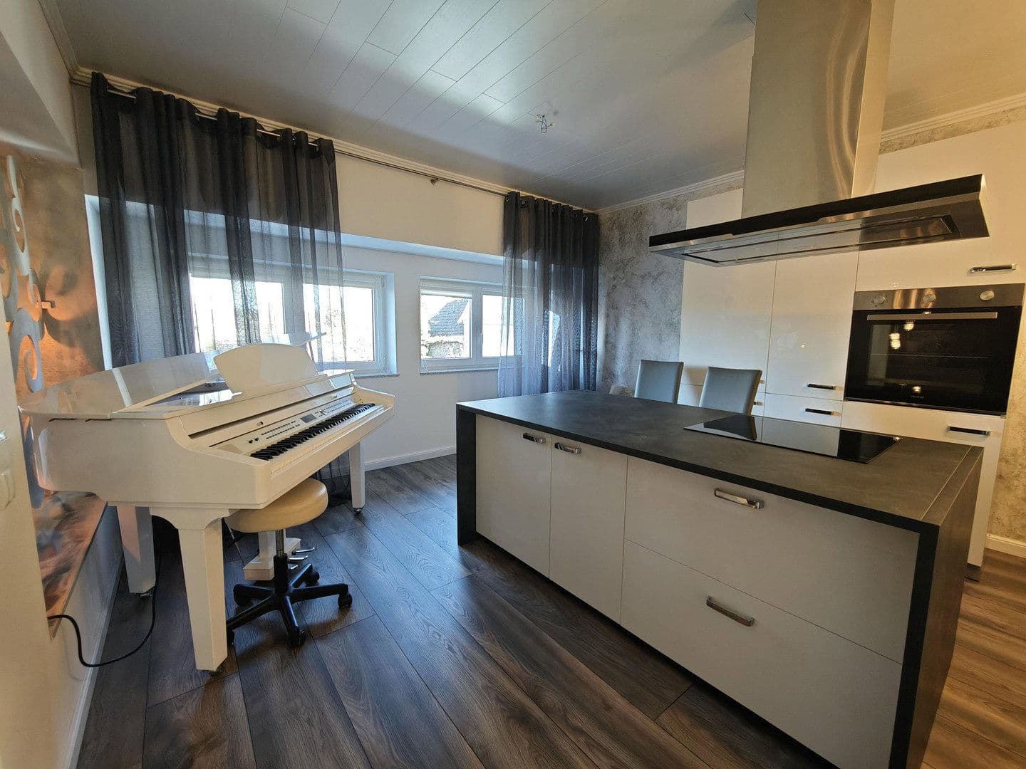 Predaj domu 404 m², pozemok 416 m², Tiefenbronn, Bádensko-Wurttembersko Predaj domu 404 m², pozemok 416 m², Tiefenbronn, Bádensko-Wurttembersko