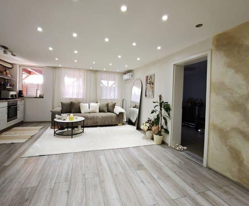 Predaj domu 404 m², pozemok 416 m², Tiefenbronn, Bádensko-Wurttembersko Predaj domu 404 m², pozemok 416 m², Tiefenbronn, Bádensko-Wurttembersko