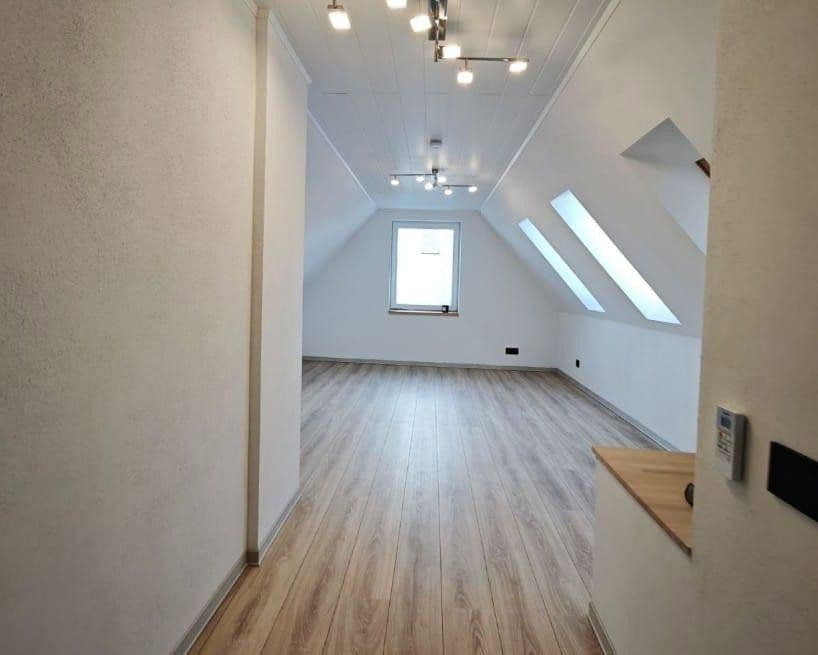 Predaj domu 404 m², pozemok 416 m², Tiefenbronn, Bádensko-Wurttembersko Predaj domu 404 m², pozemok 416 m², Tiefenbronn, Bádensko-Wurttembersko