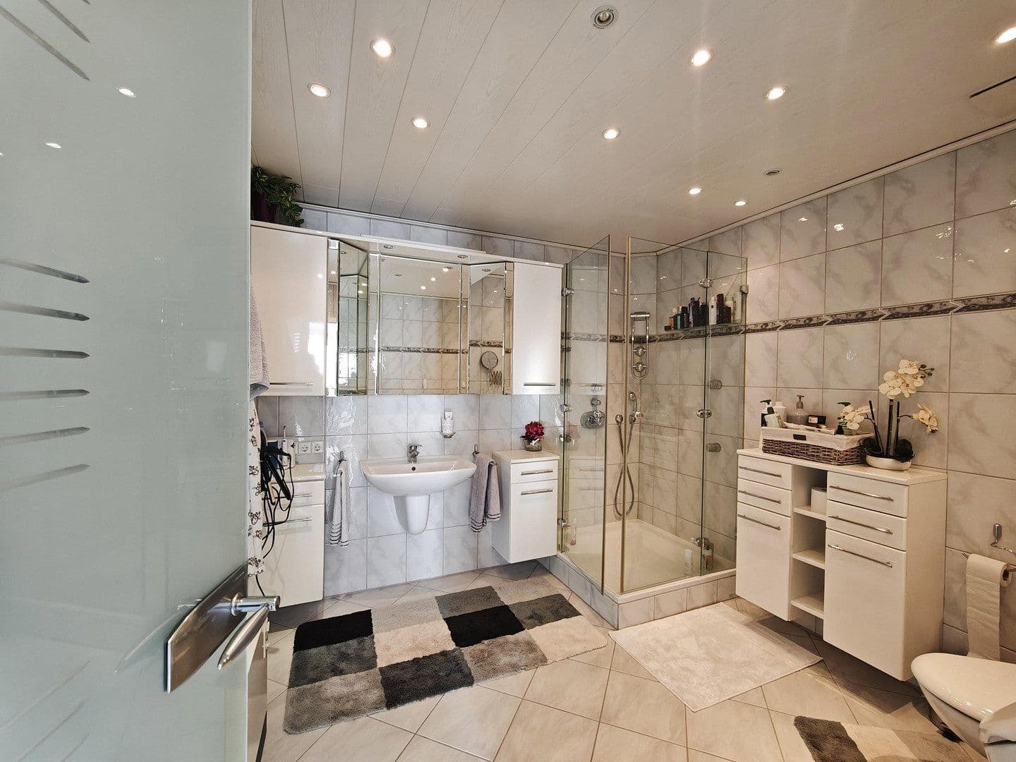 Predaj domu 404 m², pozemok 416 m², Tiefenbronn, Bádensko-Wurttembersko Predaj domu 404 m², pozemok 416 m², Tiefenbronn, Bádensko-Wurttembersko