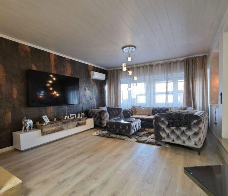 Predaj domu 404 m², pozemok 416 m², Tiefenbronn, Bádensko-Wurttembersko Predaj domu 404 m², pozemok 416 m², Tiefenbronn, Bádensko-Wurttembersko
