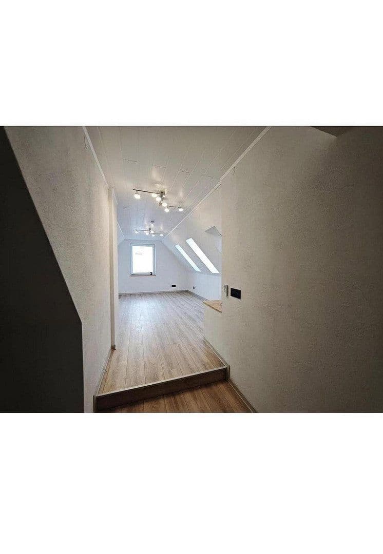 Predaj domu 404 m², pozemok 416 m², Tiefenbronn, Bádensko-Wurttembersko Predaj domu 404 m², pozemok 416 m², Tiefenbronn, Bádensko-Wurttembersko