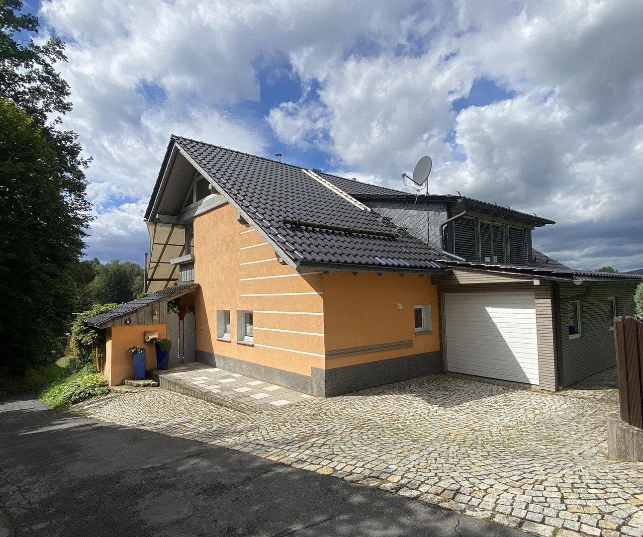 Predaj domu 209 m², pozemok 603 m², Suhl, Durínsko Predaj domu 209 m², pozemok 603 m², Suhl, Durínsko