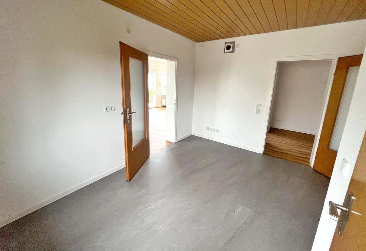 Prenájom bytu 4-izbový 135 m², Frankfurt, Hesensko Prenájom bytu 4-izbový 135 m², Frankfurt, Hesensko