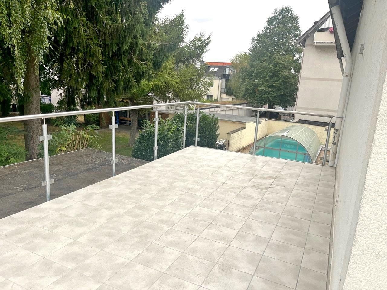 Prenájom bytu 4-izbový 135 m², Frankfurt, Hesensko Prenájom bytu 4-izbový 135 m², Frankfurt, Hesensko