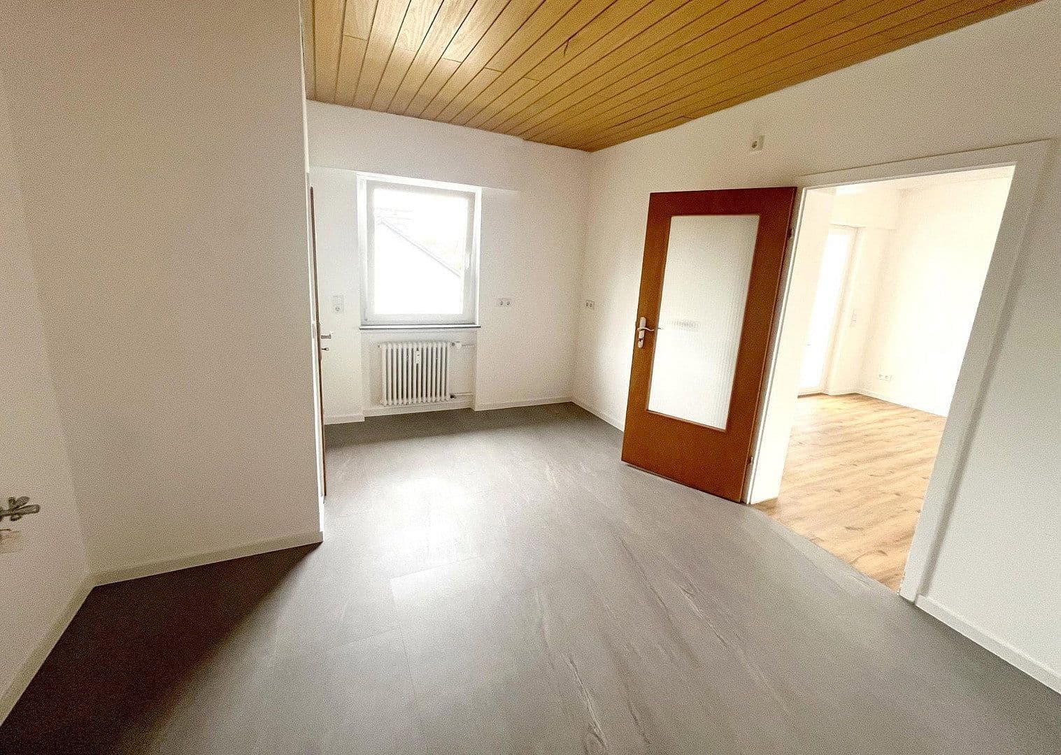 Prenájom bytu 4-izbový 135 m², Frankfurt, Hesensko Prenájom bytu 4-izbový 135 m², Frankfurt, Hesensko