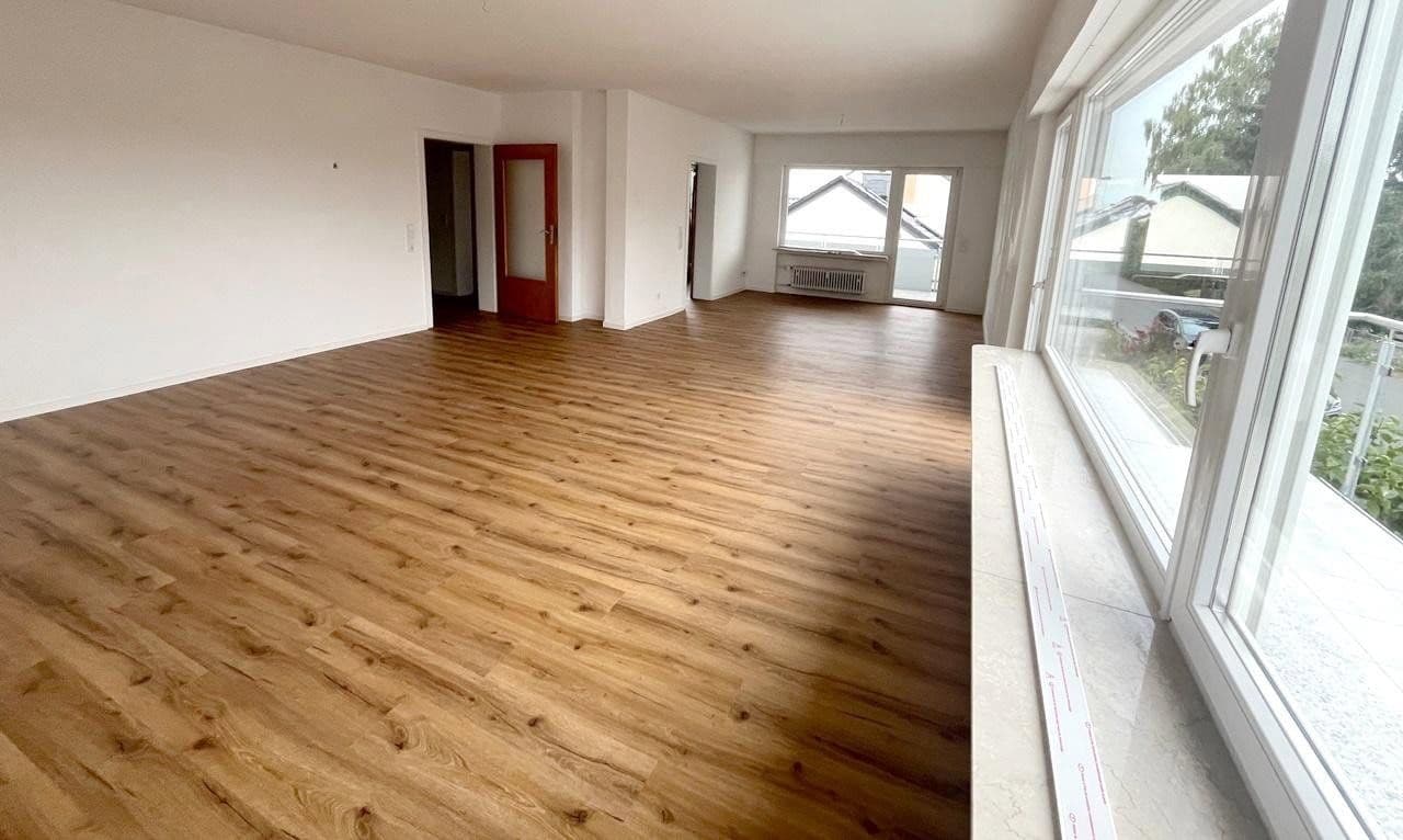 Prenájom bytu 4-izbový 135 m², Frankfurt, Hesensko Prenájom bytu 4-izbový 135 m², Frankfurt, Hesensko