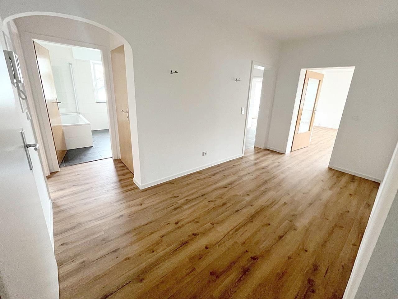 Prenájom bytu 4-izbový 135 m², Frankfurt, Hesensko Prenájom bytu 4-izbový 135 m², Frankfurt, Hesensko