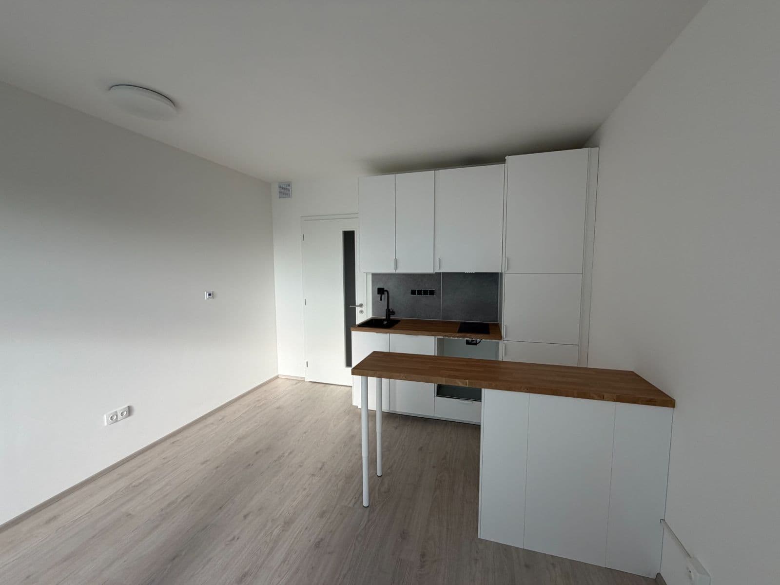 Prenájom bytu 1-izbový 32 m², Družstevní, Třebíč, Kraj Vysočina Prenájom bytu 1-izbový 32 m², Družstevní, Třebíč, Kraj Vysočina