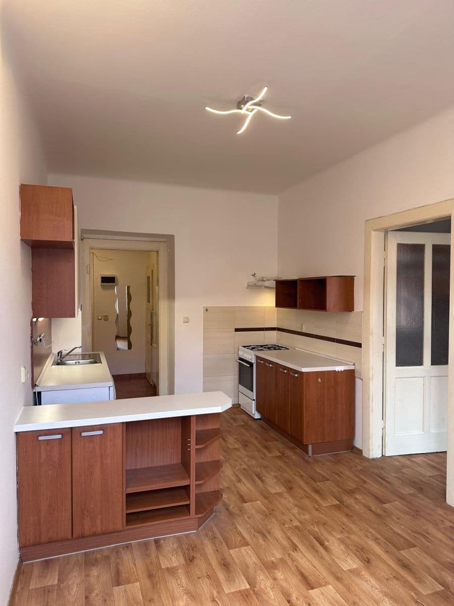 Prenájom bytu 2-izbový 43 m², Nemocniční, Praha, Praha Prenájom bytu 2-izbový 43 m², Nemocniční, Praha, Praha