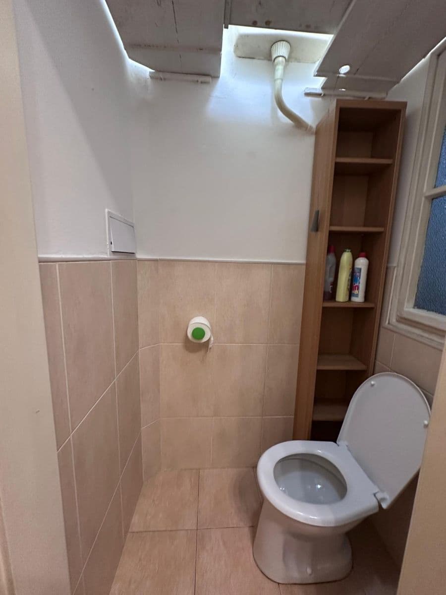 Prenájom bytu 2-izbový 43 m², Nemocniční, Praha, Praha Prenájom bytu 2-izbový 43 m², Nemocniční, Praha, Praha