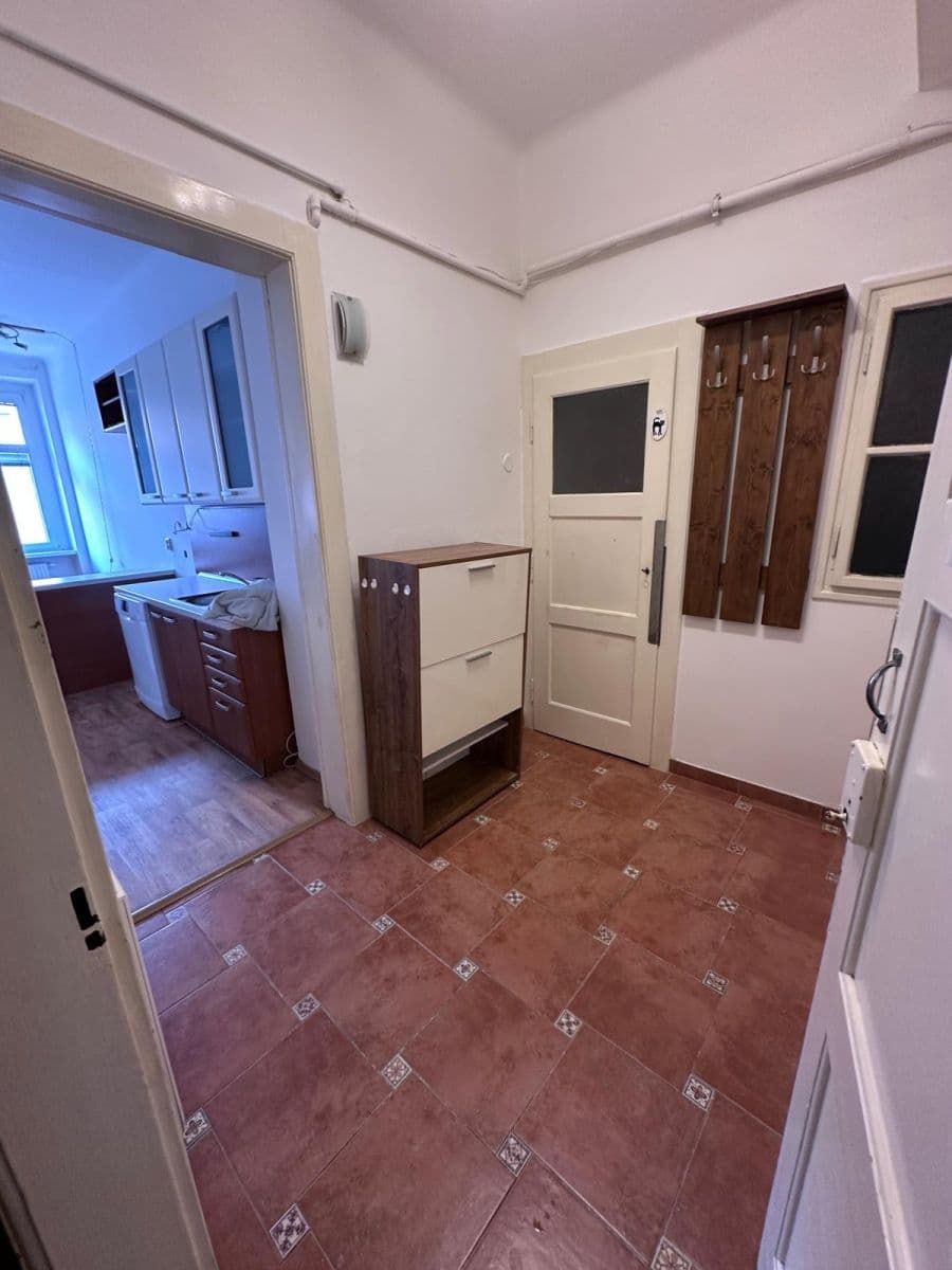 Prenájom bytu 2-izbový 43 m², Nemocniční, Praha, Praha Prenájom bytu 2-izbový 43 m², Nemocniční, Praha, Praha