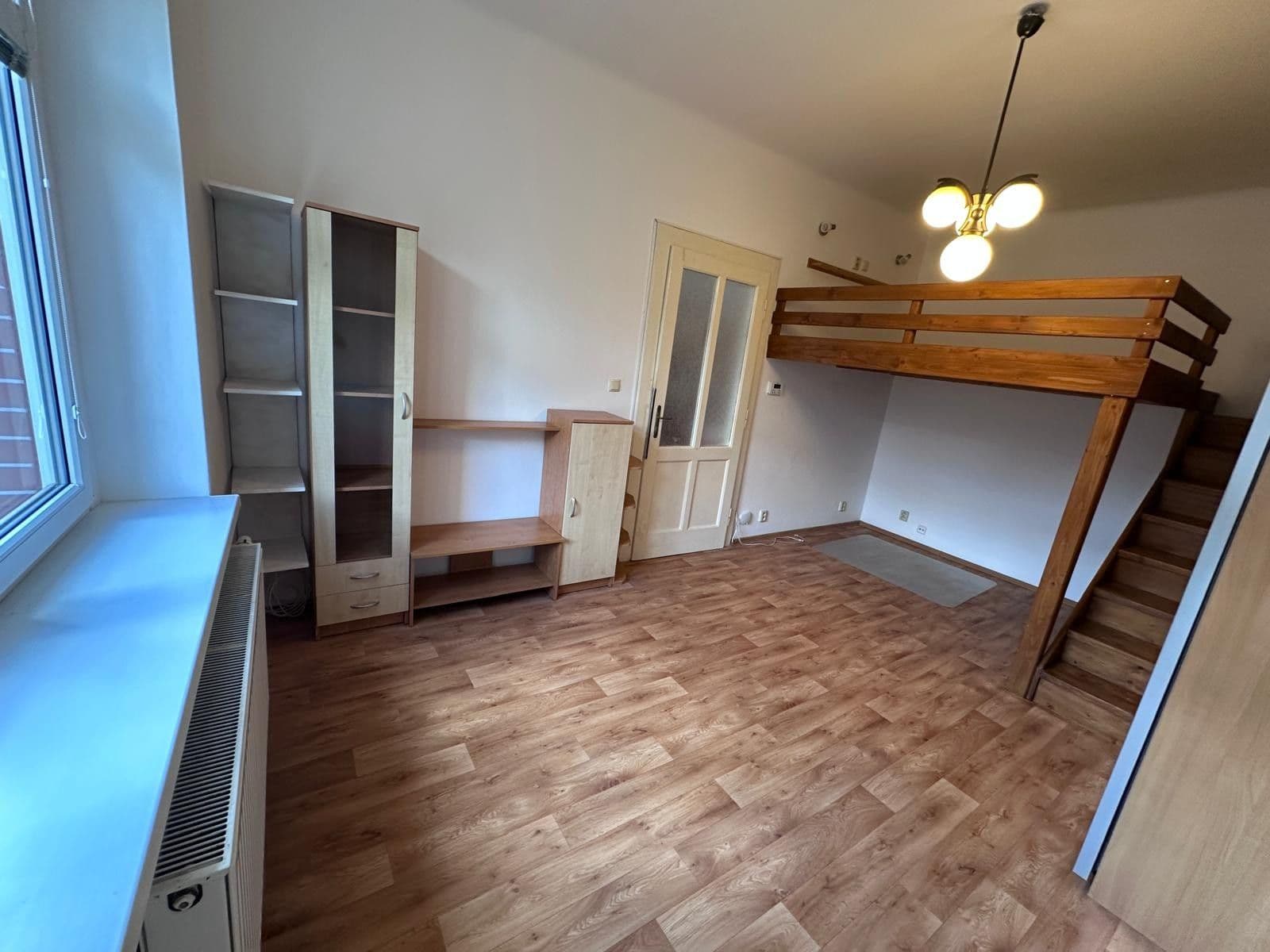 Prenájom bytu 2-izbový 43 m², Nemocniční, Praha, Praha Prenájom bytu 2-izbový 43 m², Nemocniční, Praha, Praha