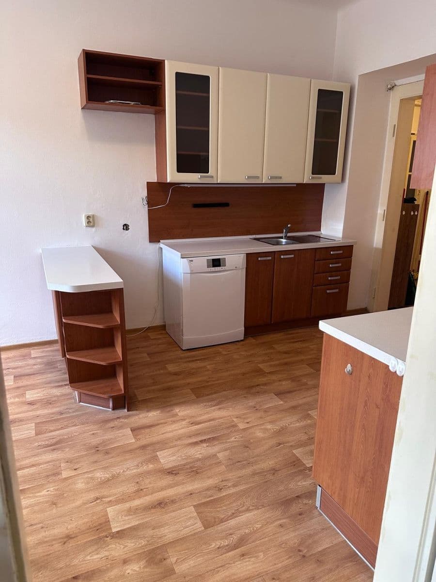 Prenájom bytu 2-izbový 43 m², Nemocniční, Praha, Praha Prenájom bytu 2-izbový 43 m², Nemocniční, Praha, Praha