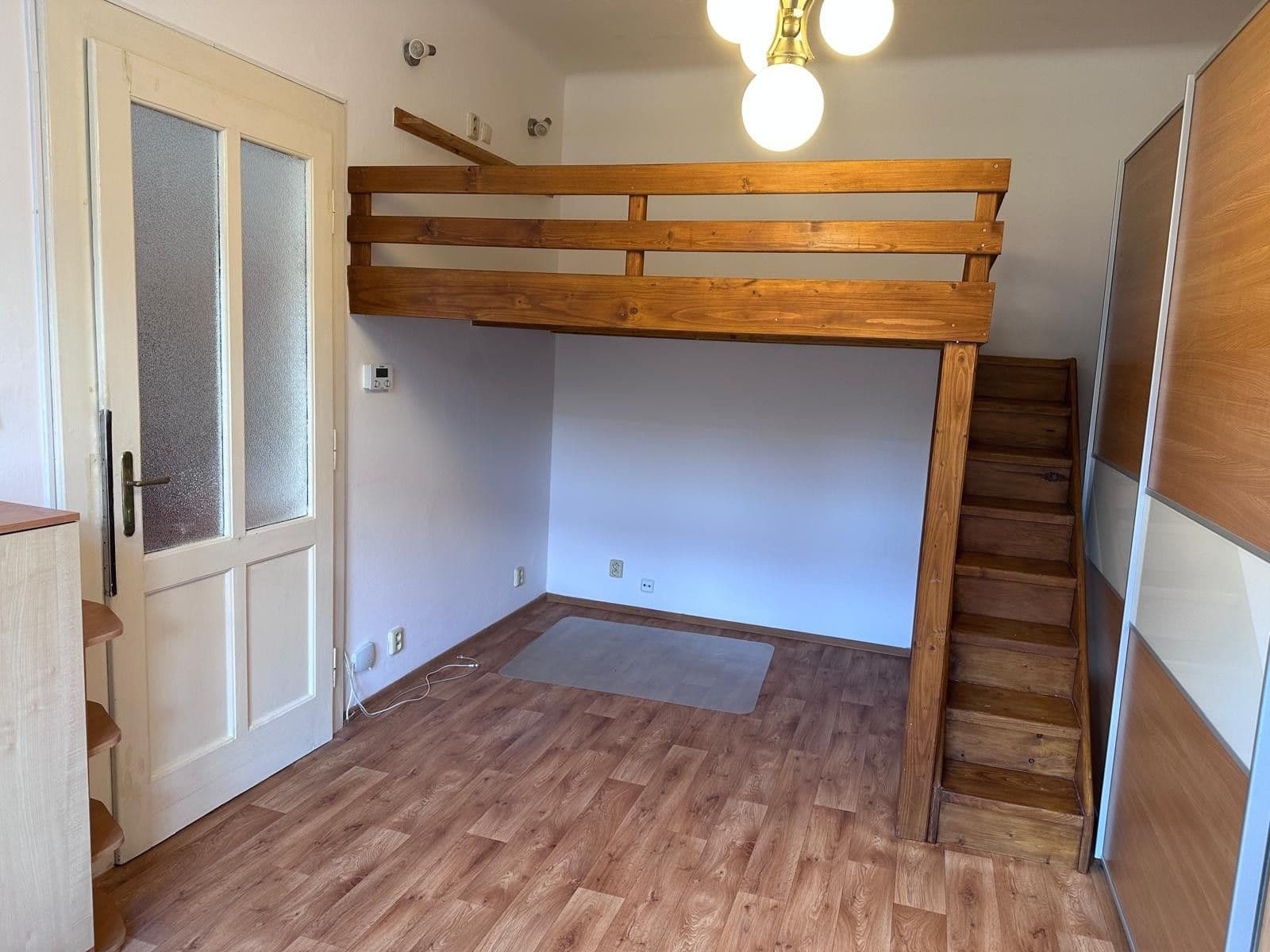 Prenájom bytu 2-izbový 43 m², Nemocniční, Praha, Praha Prenájom bytu 2-izbový 43 m², Nemocniční, Praha, Praha