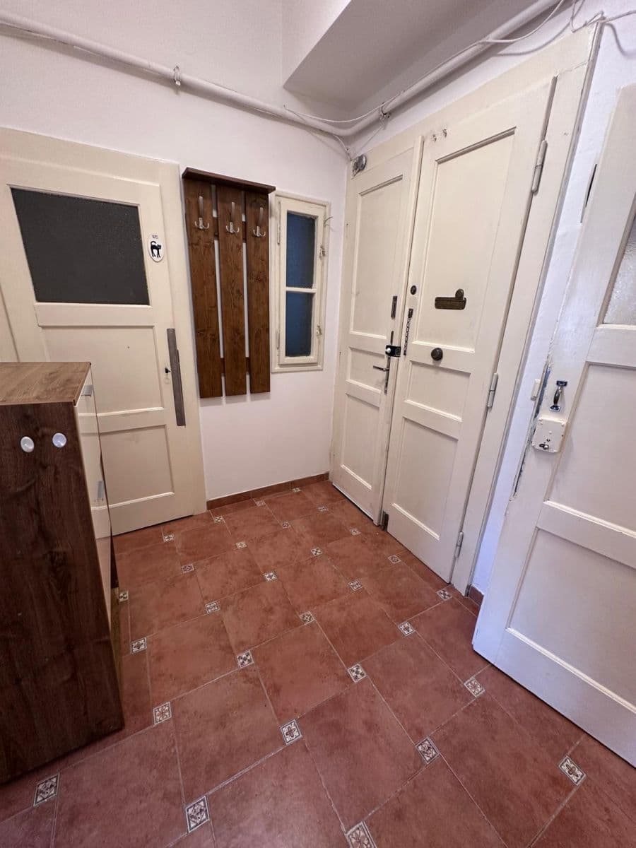 Prenájom bytu 2-izbový 43 m², Nemocniční, Praha, Praha Prenájom bytu 2-izbový 43 m², Nemocniční, Praha, Praha