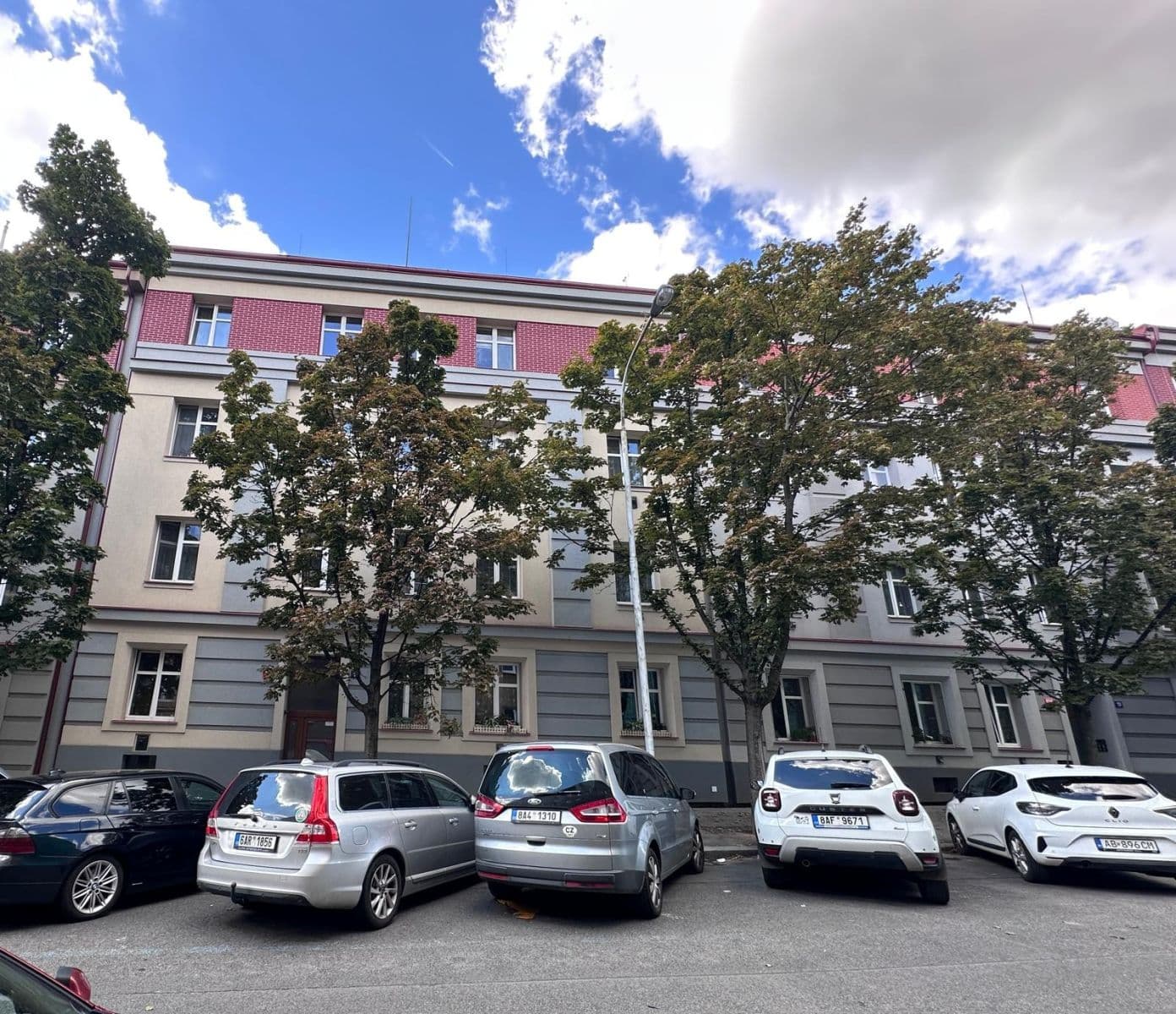 Prenájom bytu 2-izbový 43 m², Nemocniční, Praha, Praha Prenájom bytu 2-izbový 43 m², Nemocniční, Praha, Praha