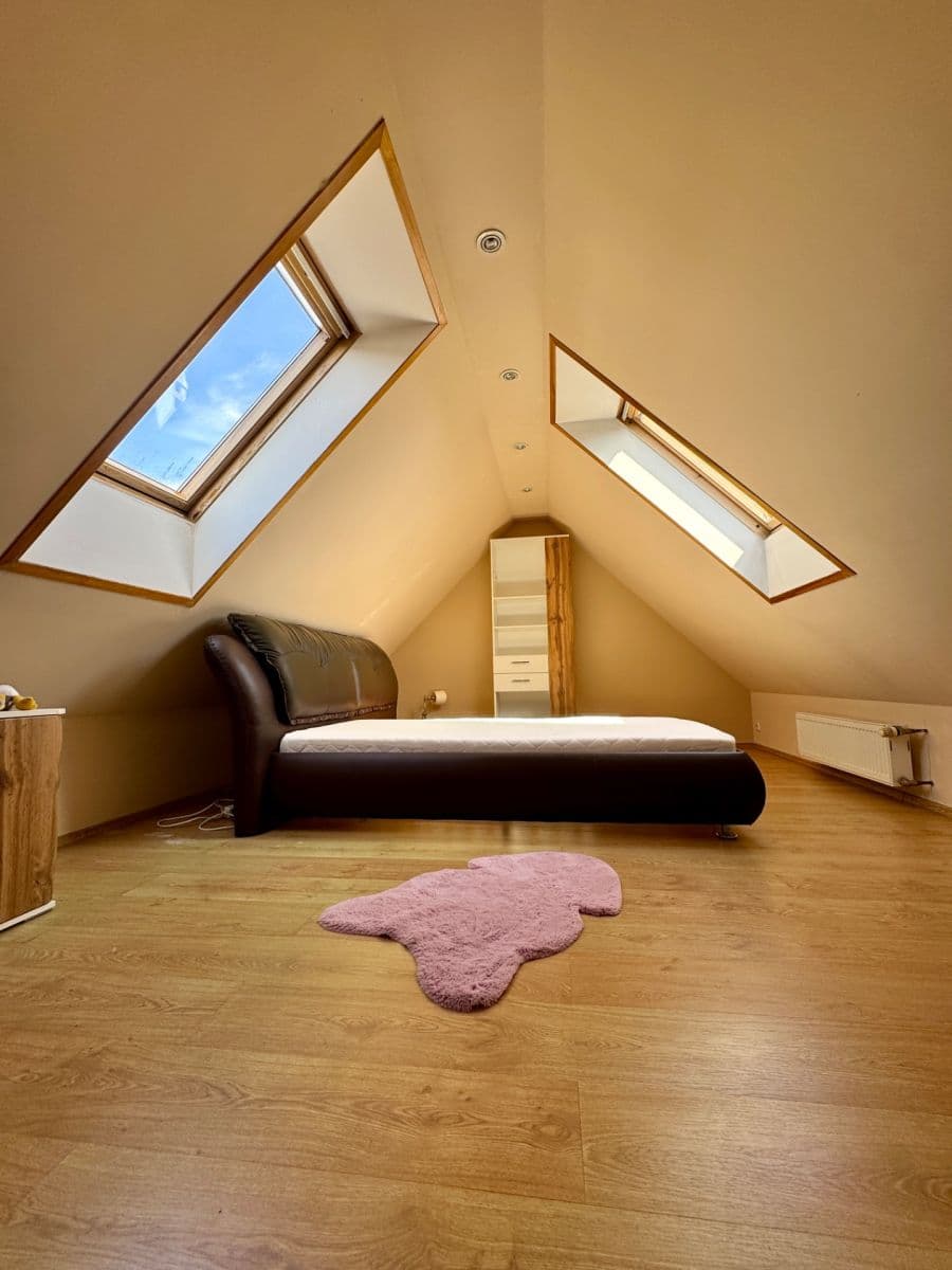 Prenájom bytu 5-izbový 220 m², U Waltrovky, Praha, Praha Prenájom bytu 5-izbový 220 m², U Waltrovky, Praha, Praha