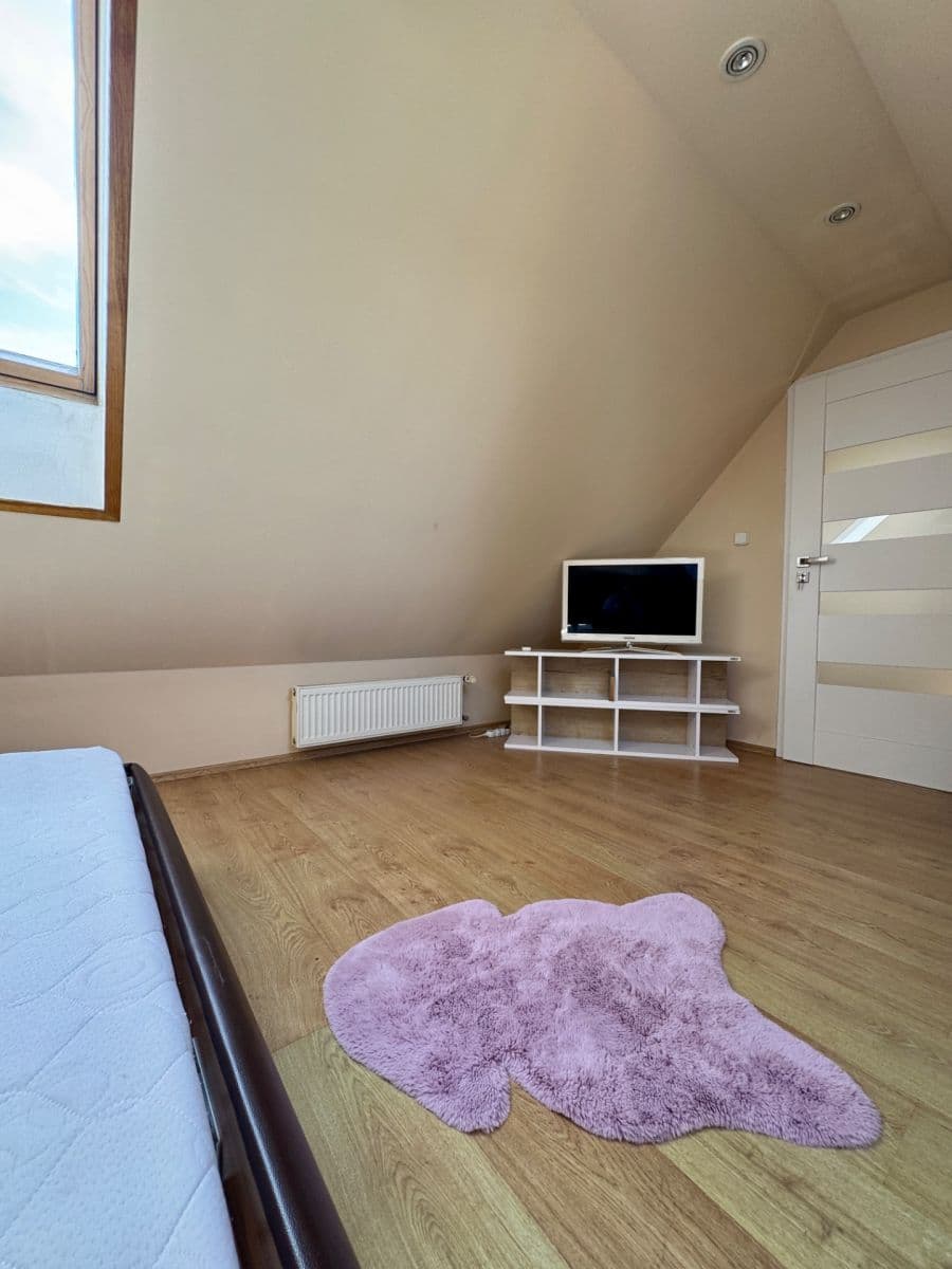 Prenájom bytu 5-izbový 220 m², U Waltrovky, Praha, Praha Prenájom bytu 5-izbový 220 m², U Waltrovky, Praha, Praha