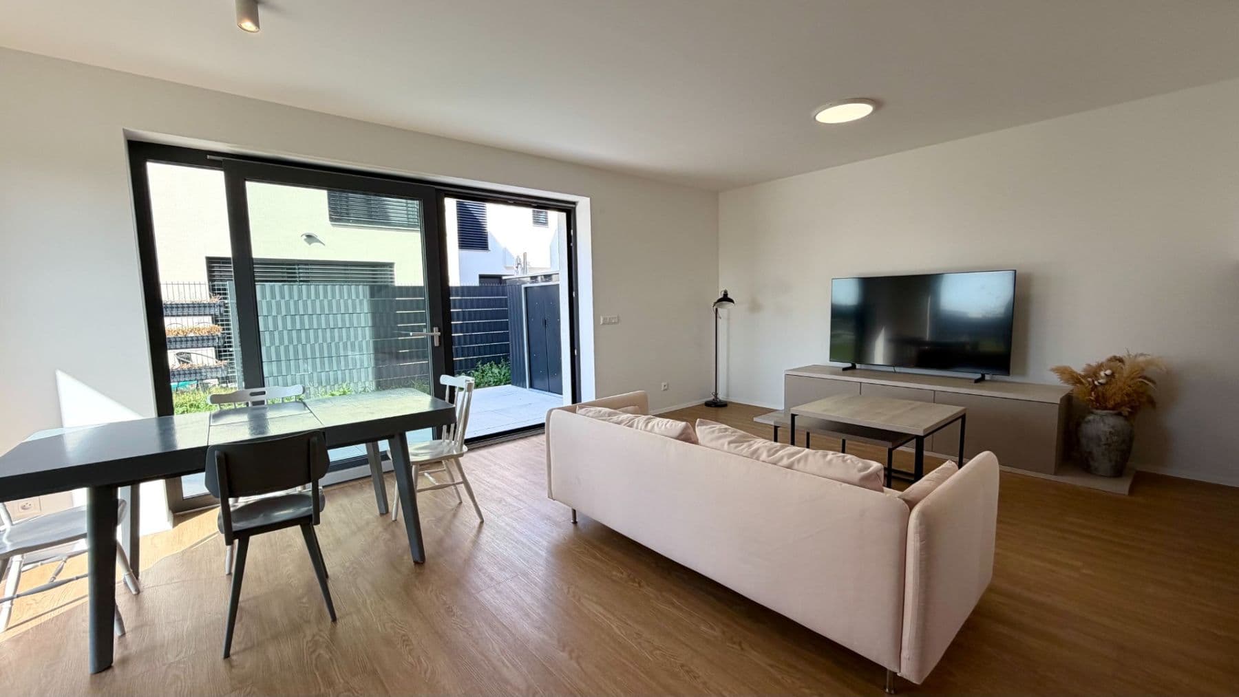 Prenájom domu 102 m², pozemok 179 m², Denivková, Praha, Praha Prenájom domu 102 m², pozemok 179 m², Denivková, Praha, Praha