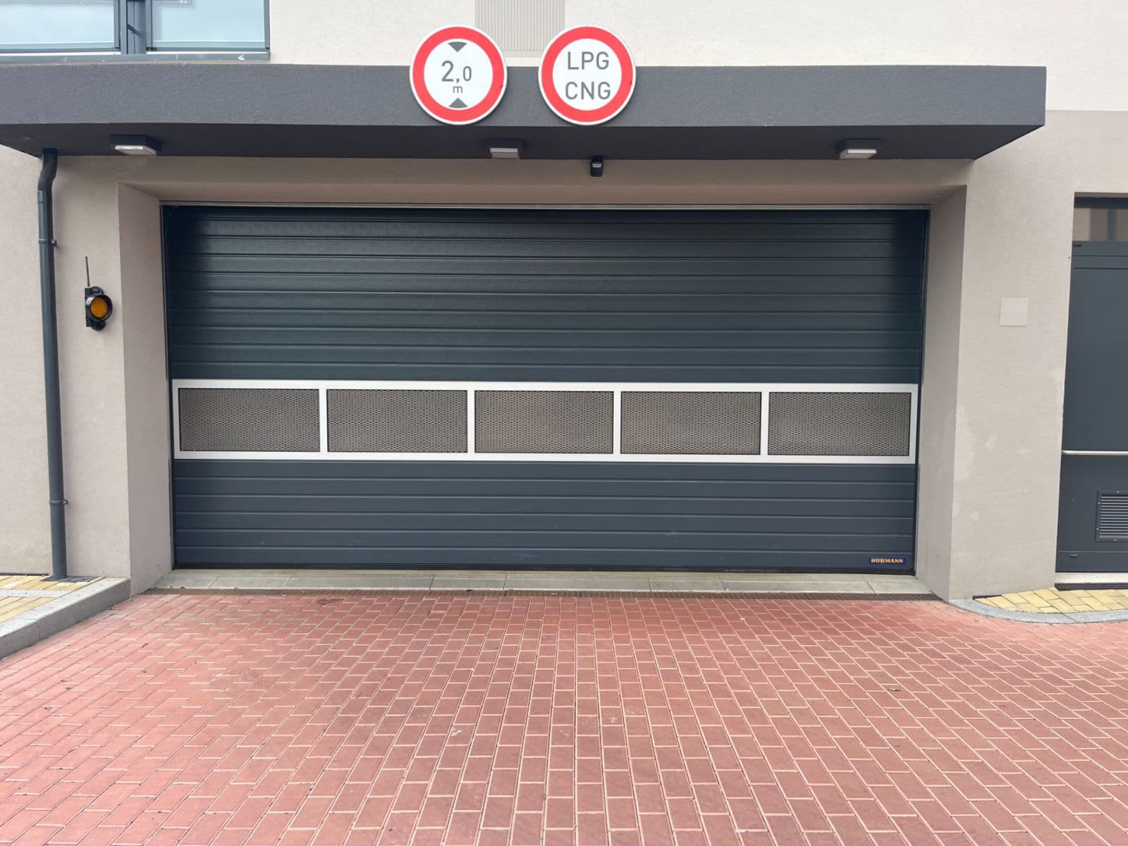 Prenájom garáže 13 m², Lysolajské údolí, Praha, Praha Prenájom garáže 13 m², Lysolajské údolí, Praha, Praha