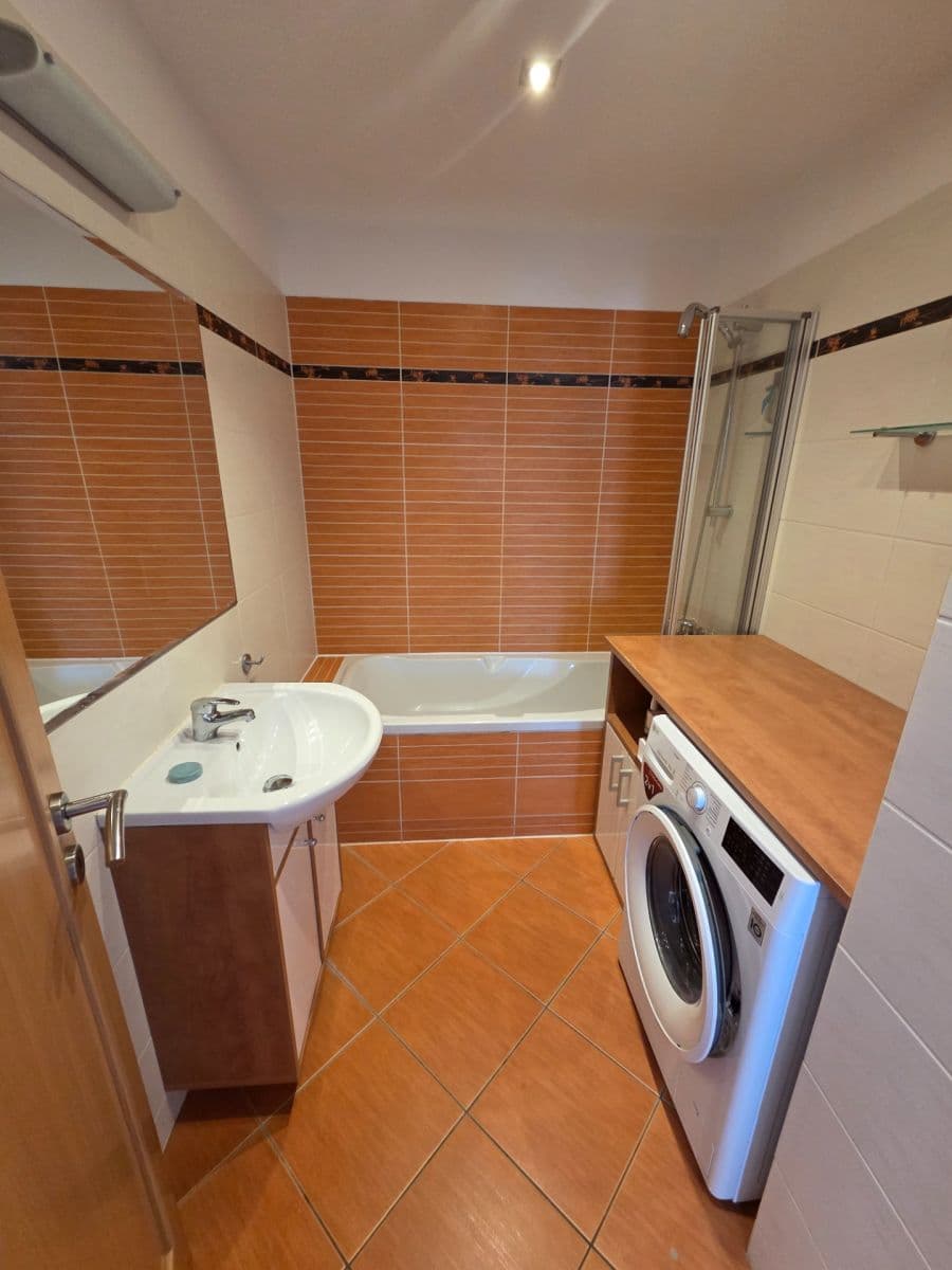 Prenájom bytu 3-izbový 79 m², Ke Stírce, Praha, Praha Prenájom bytu 3-izbový 79 m², Ke Stírce, Praha, Praha
