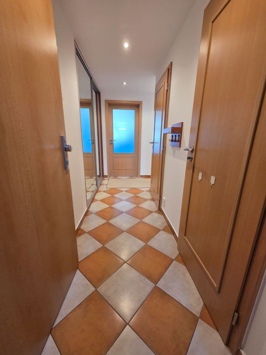 Prenájom bytu 3-izbový 79 m², Ke Stírce, Praha, Praha Prenájom bytu 3-izbový 79 m², Ke Stírce, Praha, Praha