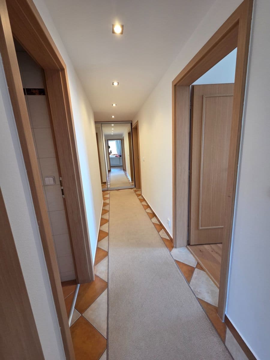 Prenájom bytu 3-izbový 79 m², Ke Stírce, Praha, Praha Prenájom bytu 3-izbový 79 m², Ke Stírce, Praha, Praha