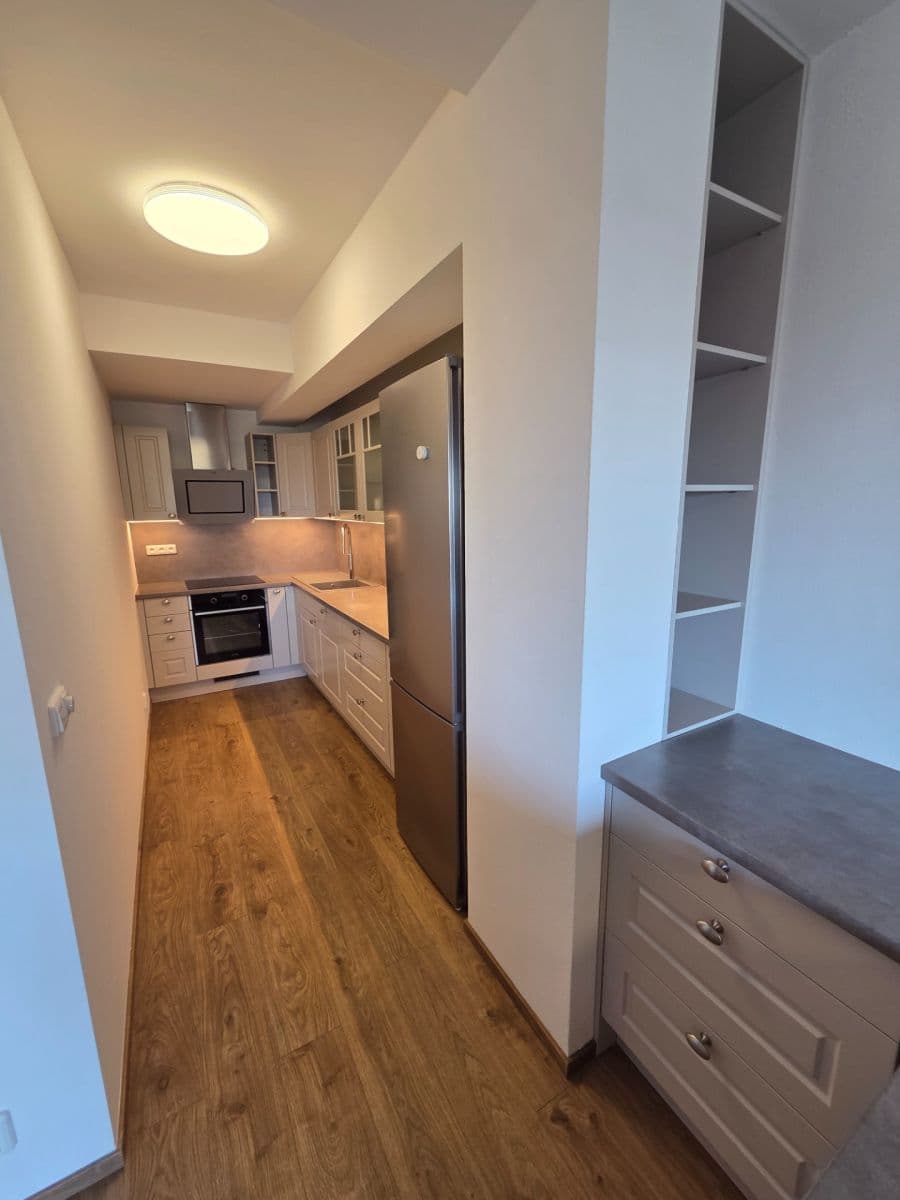 Prenájom bytu 3-izbový 79 m², Ke Stírce, Praha, Praha Prenájom bytu 3-izbový 79 m², Ke Stírce, Praha, Praha