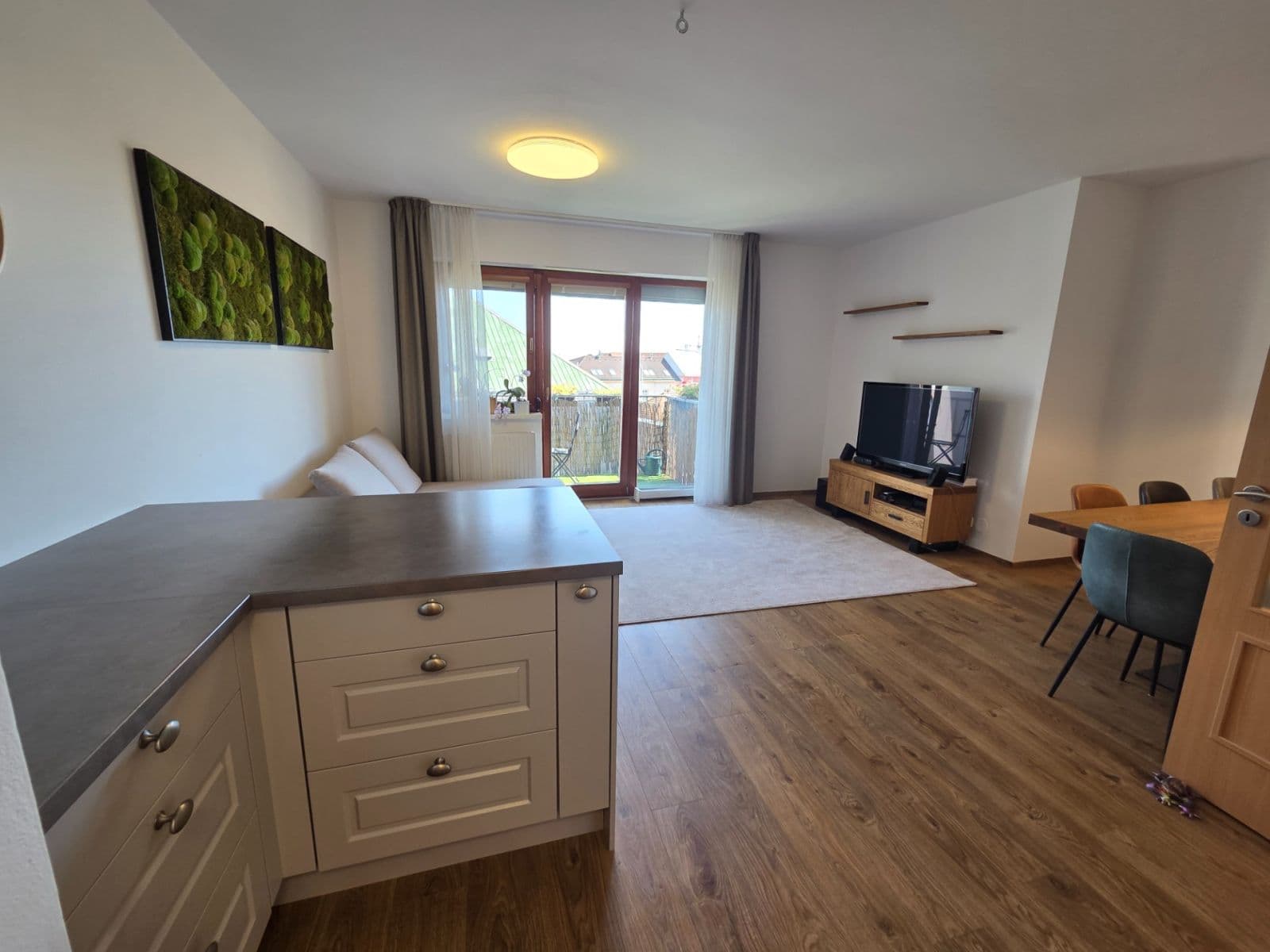 Prenájom bytu 3-izbový 79 m², Ke Stírce, Praha, Praha Prenájom bytu 3-izbový 79 m², Ke Stírce, Praha, Praha