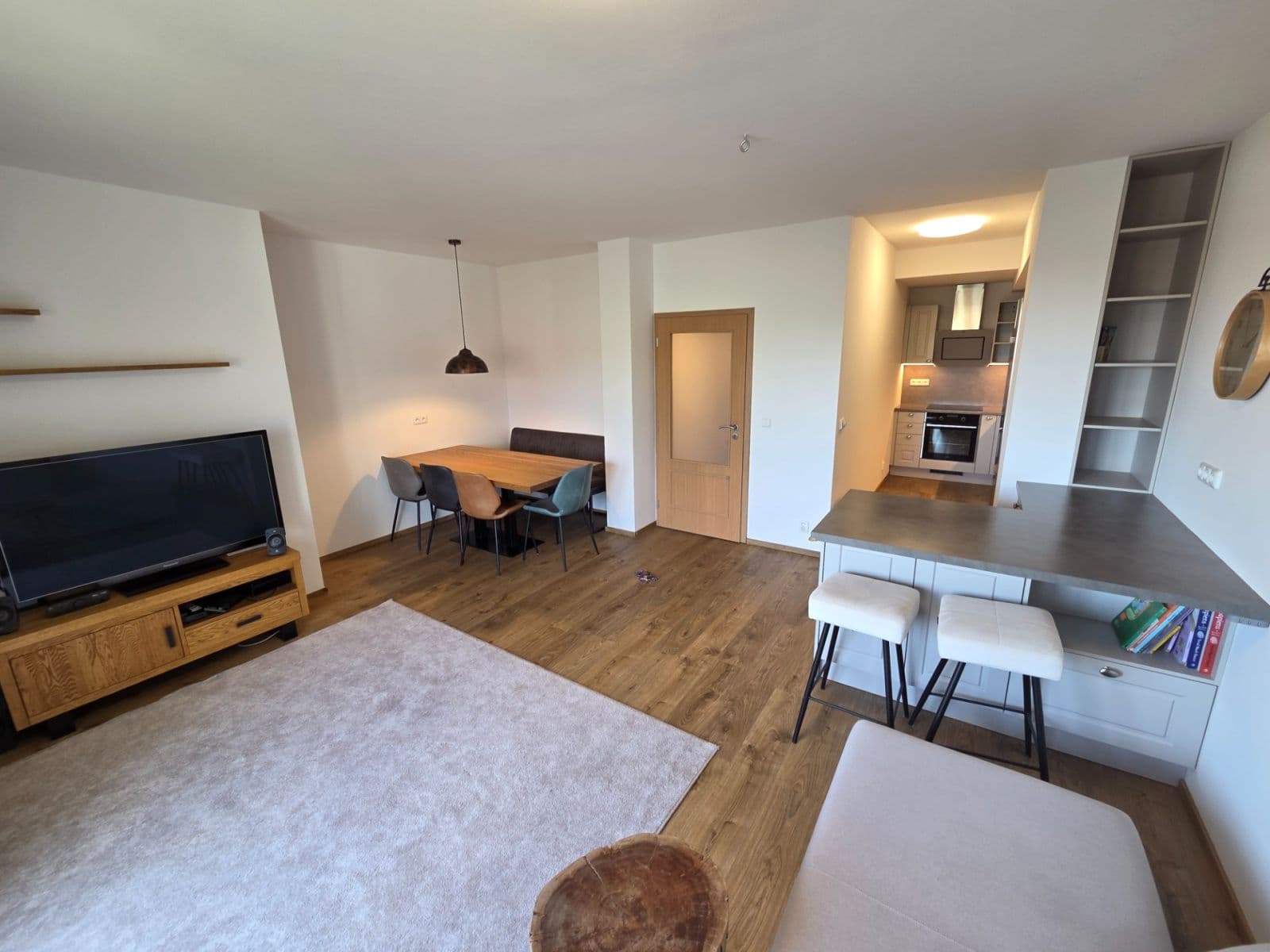Prenájom bytu 3-izbový 79 m², Ke Stírce, Praha, Praha Prenájom bytu 3-izbový 79 m², Ke Stírce, Praha, Praha