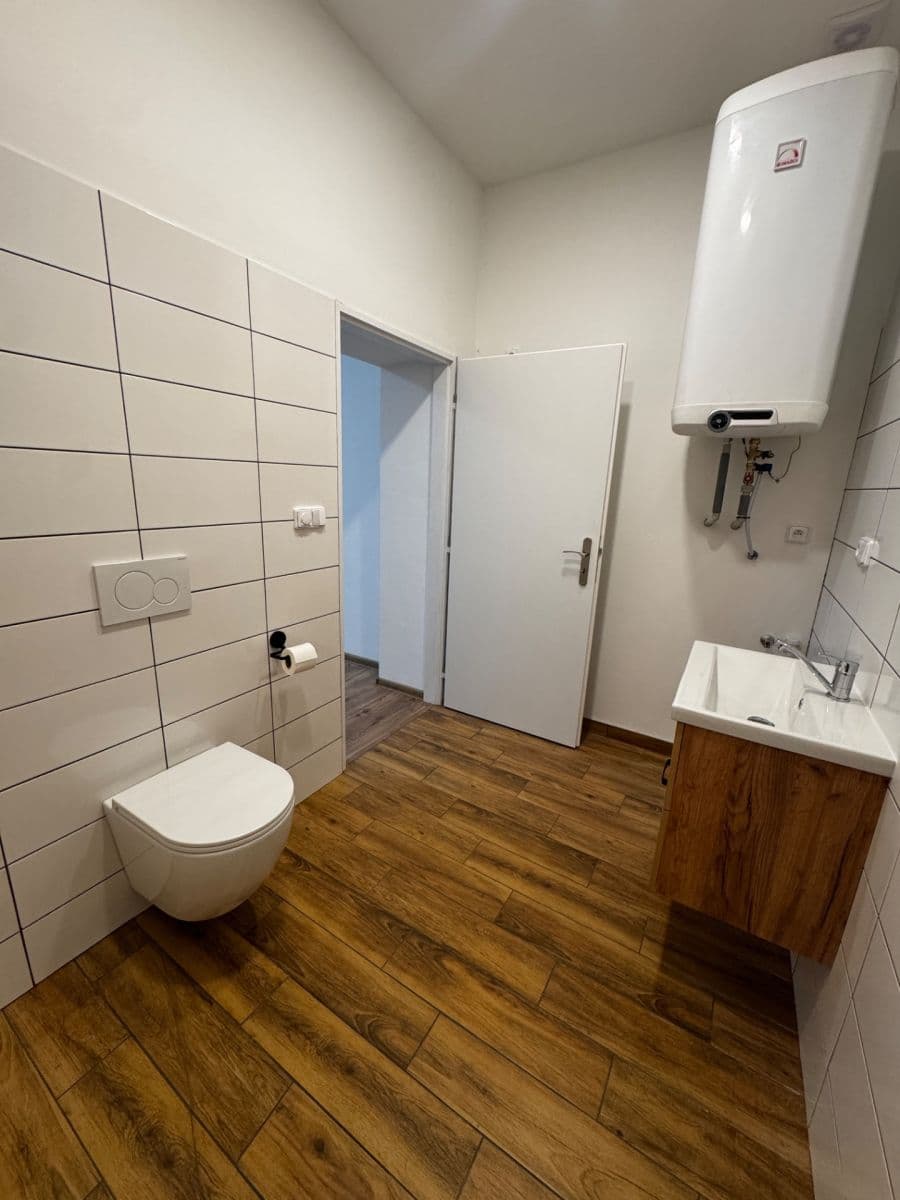 Prenájom bytu 1-izbový 36 m², Jesenný, Liberecký kraj Prenájom bytu 1-izbový 36 m², Jesenný, Liberecký kraj