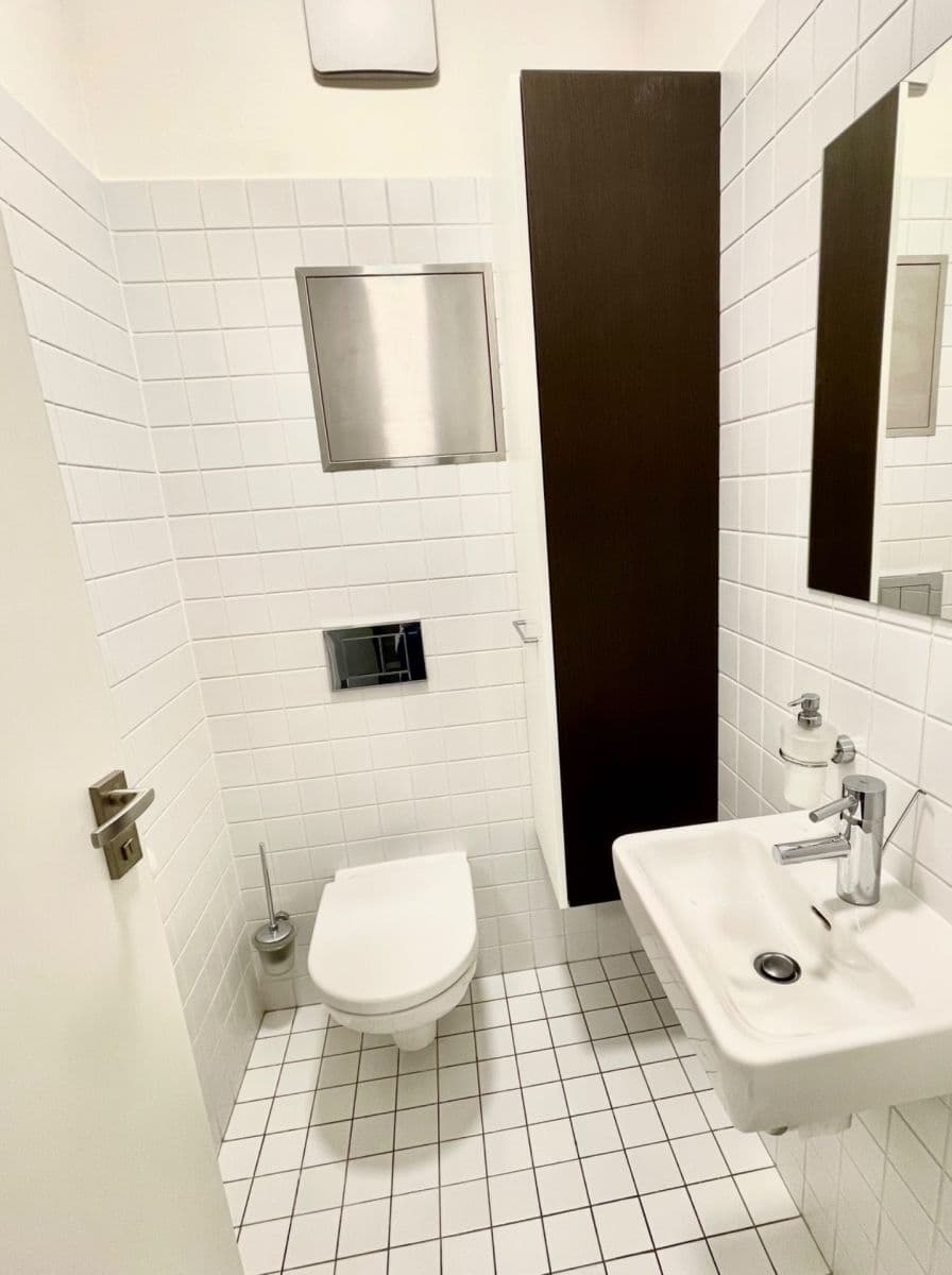 Prenájom bytu 2-izbový 69 m², U Uranie, Praha, Praha Prenájom bytu 2-izbový 69 m², U Uranie, Praha, Praha