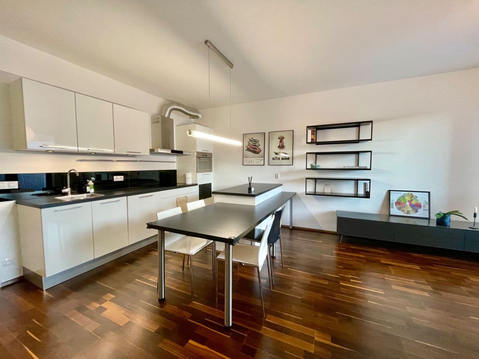 Prenájom bytu 2-izbový 69 m², U Uranie, Praha, Praha Prenájom bytu 2-izbový 69 m², U Uranie, Praha, Praha
