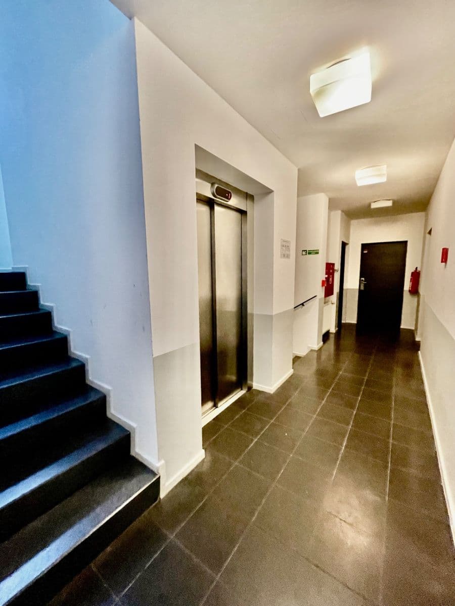 Prenájom bytu 2-izbový 69 m², U Uranie, Praha, Praha Prenájom bytu 2-izbový 69 m², U Uranie, Praha, Praha
