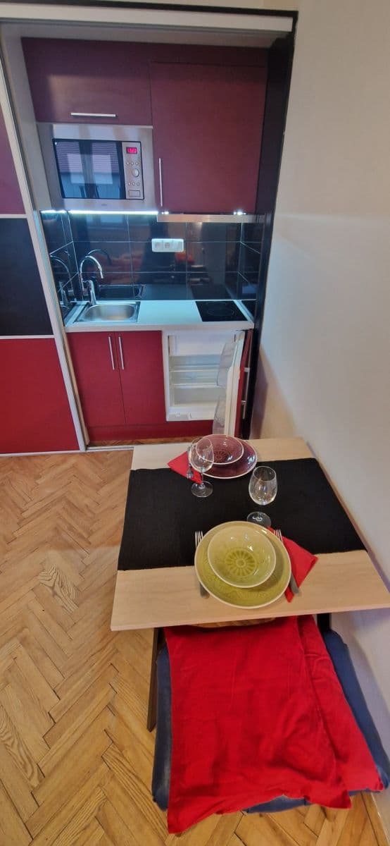 Prenájom bytu 1-izbový 33 m², Michelská, Praha, Praha Prenájom bytu 1-izbový 33 m², Michelská, Praha, Praha