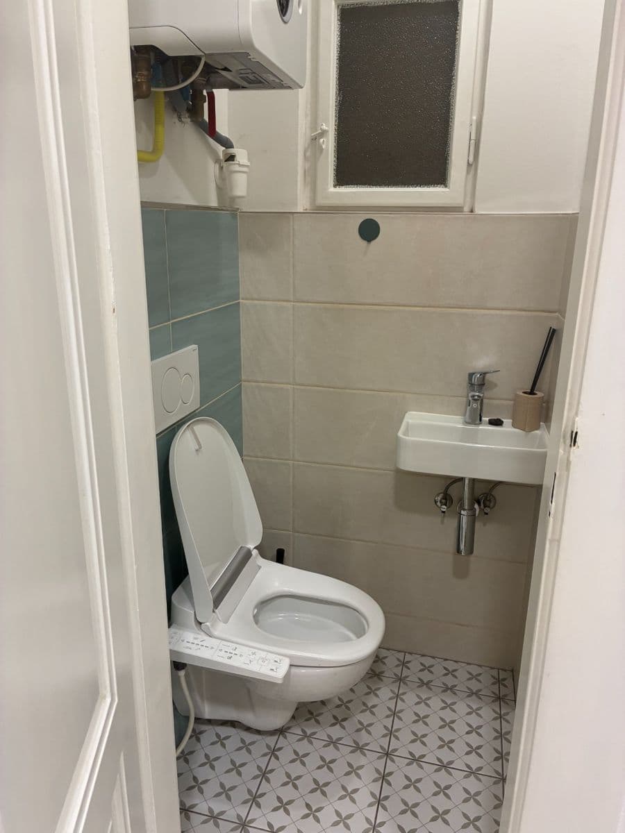 Prenájom bytu 2-izbový 48 m², U Smaltovny, Praha, Praha Prenájom bytu 2-izbový 48 m², U Smaltovny, Praha, Praha